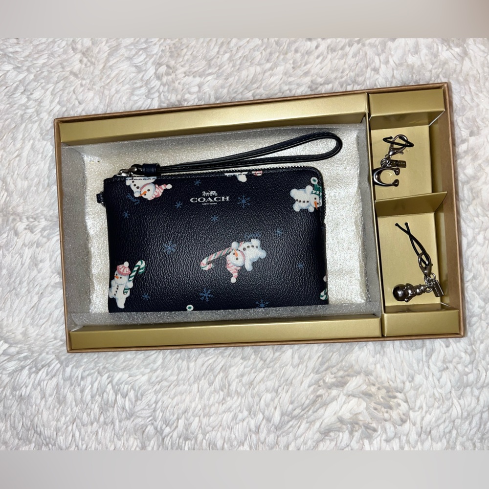 coach wallet/ small purse